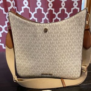 Like new Michael Kors large “Briley” bag